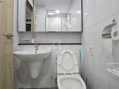 Quiet, clean accommodation 6 minutes from Gas 17th image