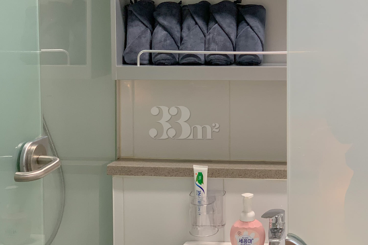 Spacious two-story apartment, 1 minute from B 10th image