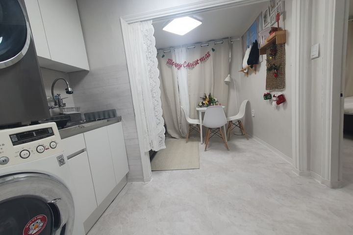 Hongdae Station 1.5 Room 102 3th image