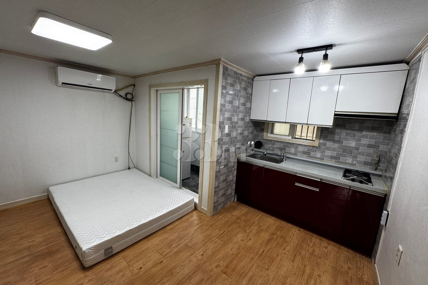 Studio apartment in a quiet residential area. 0th image