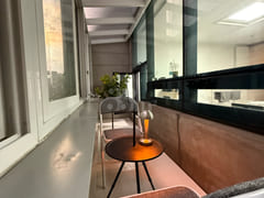 Large room with a balcony, 1 minute from Hong 11th image
