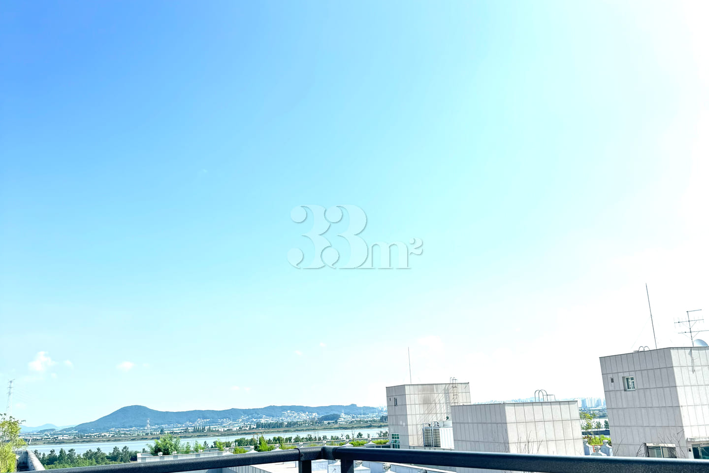 Terrace with a great view at Unyang Station 1th image