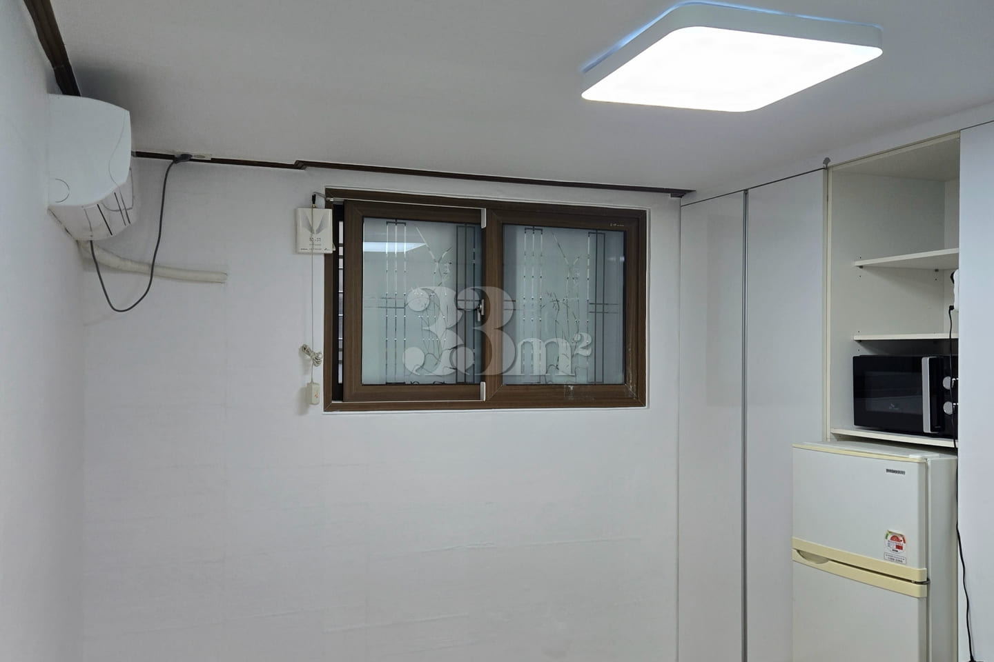 Room 102 0th image