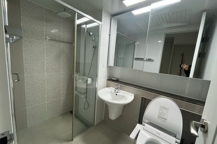 Top Floor_ Fully Furnished Modern House 8th image