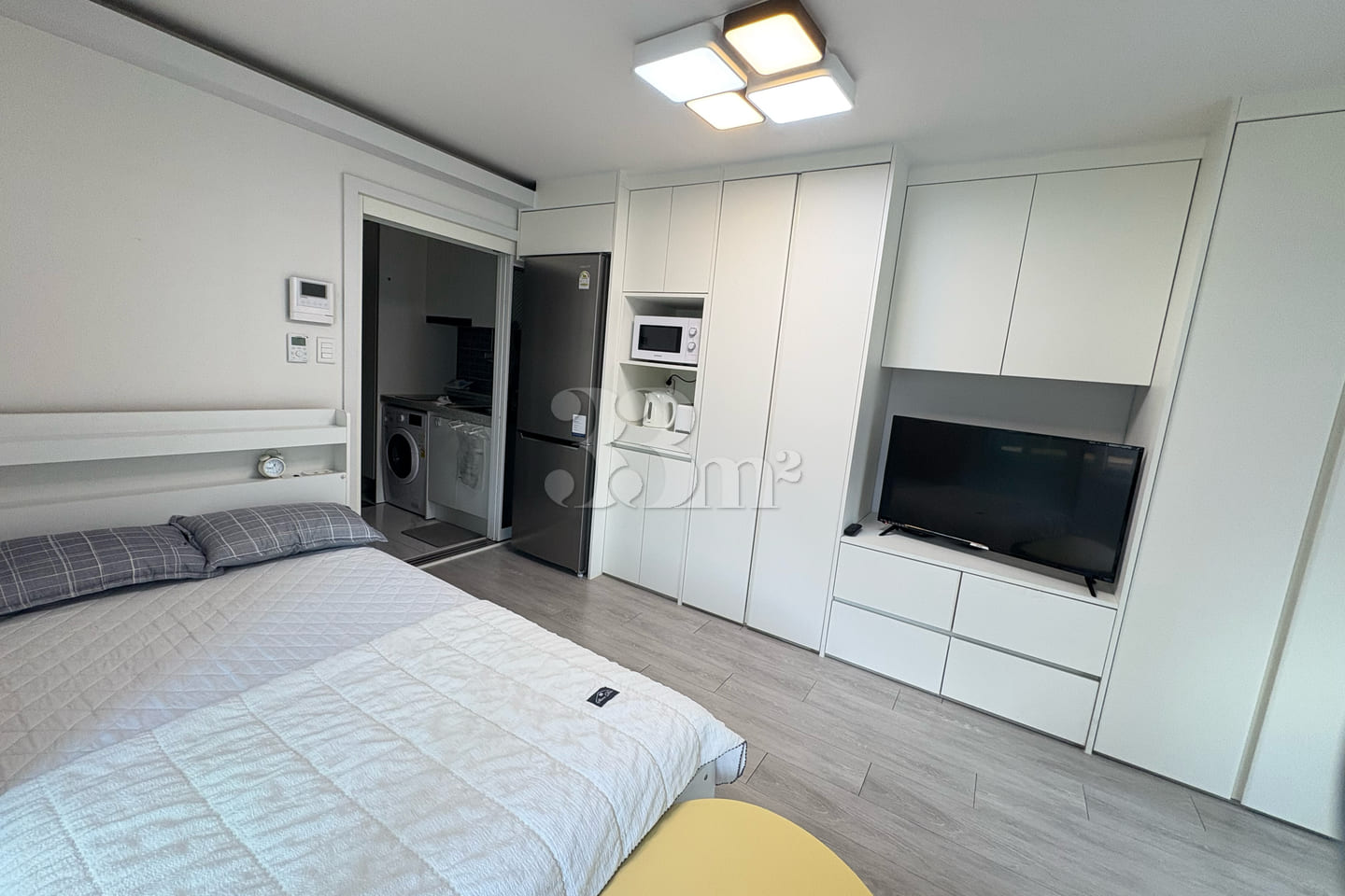 Fully furnished white-themed room in Junghwas 6th image