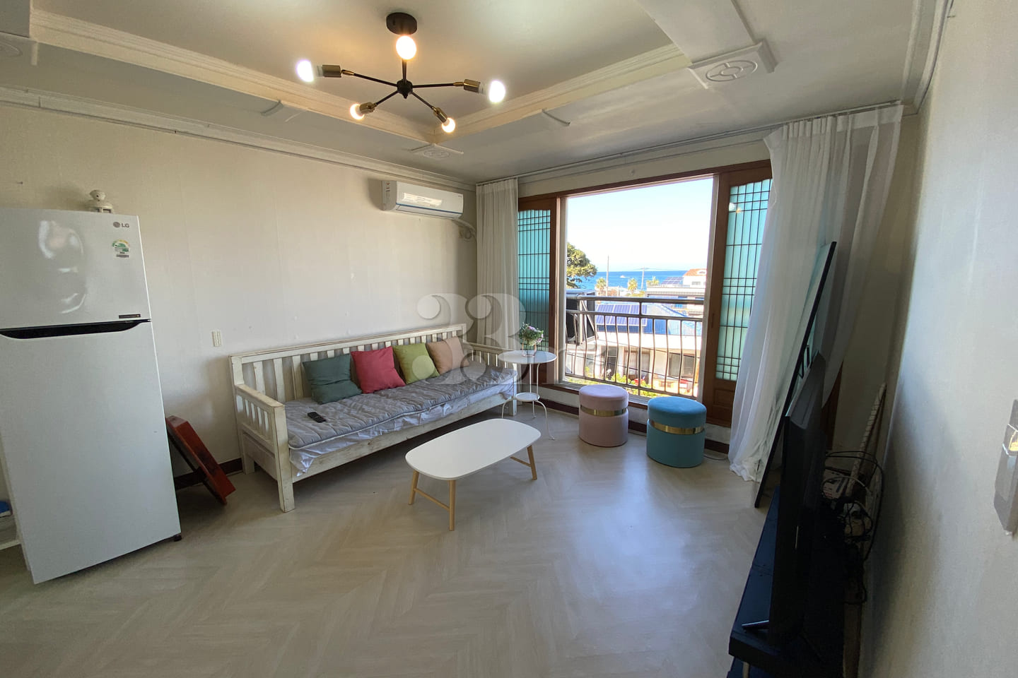 Two-room pet-friendly accommodation at Samyan 2th image