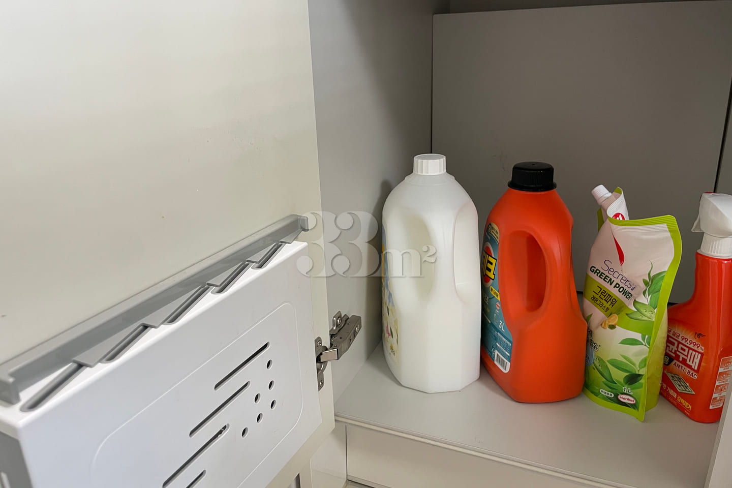 Fully furnished apartment in the prime area o 7th image