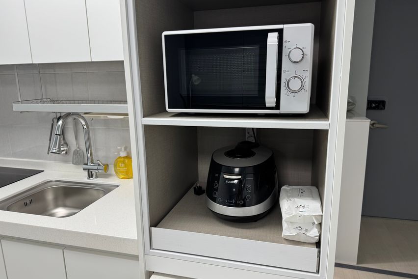 ✨Sinchon Station Area, Fully Furnished Studio 6th image