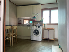 Spacious Rooftop Two-Room Unit / Free Parking 3th image