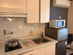 A pleasant room right next to the subway stat 9th image