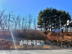 Jamsil ๐ผ Sleeps 3 โ
Room with a Spacious Ter 17th image