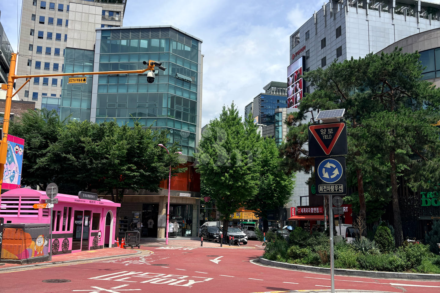3 min from Hongik Univ. Station - R23 15th image