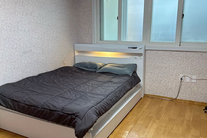 Two rooms, sleeps 4 or more. 7th image