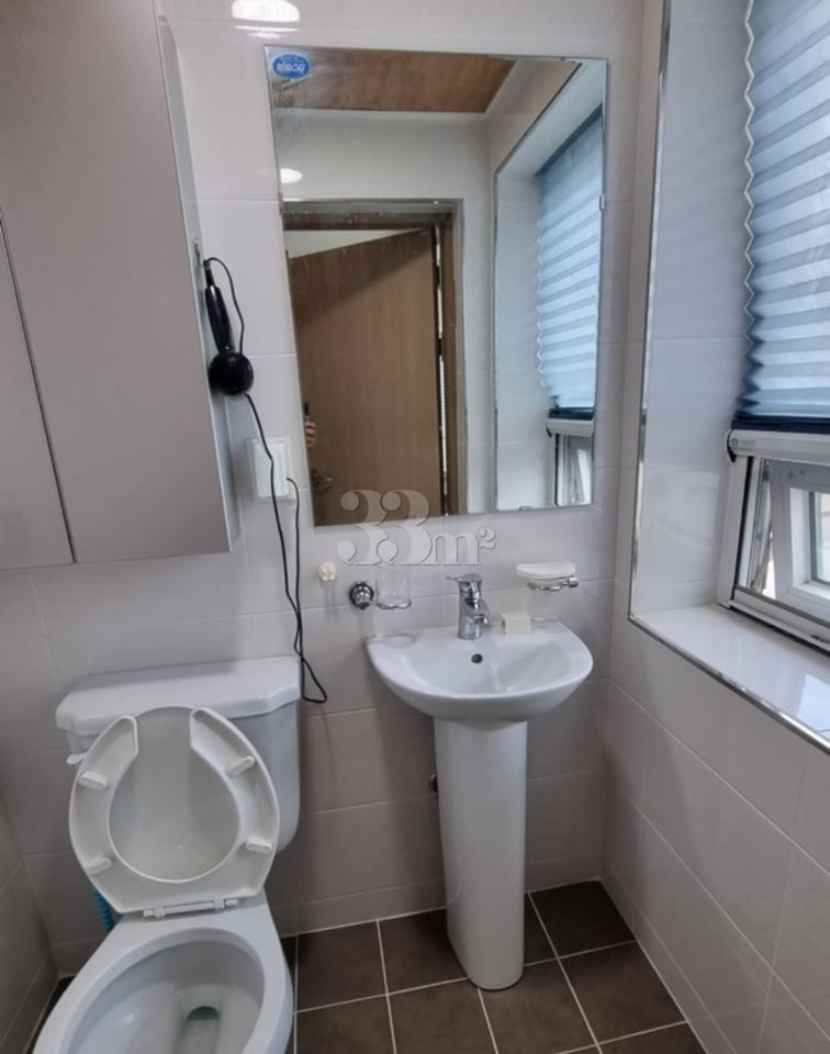 Fully furnished riverside studio, 2nd floor ( 8th image