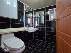 2 beds, separate kitchen 13th image