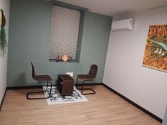 Japanese micro-home with easy parking 4th image