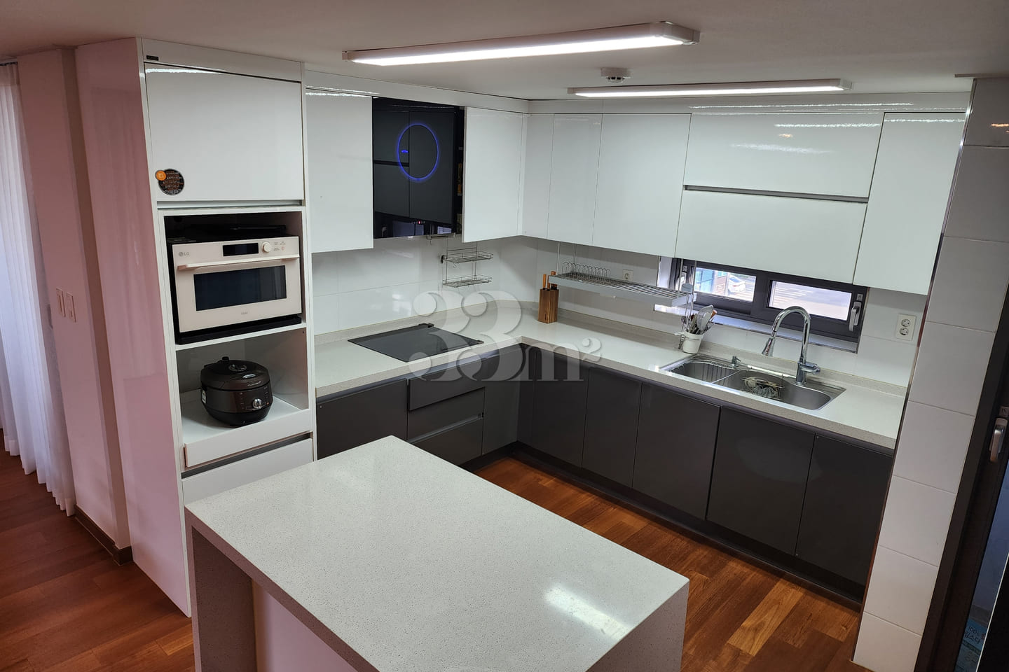 A clean house with good natural light. 3th image