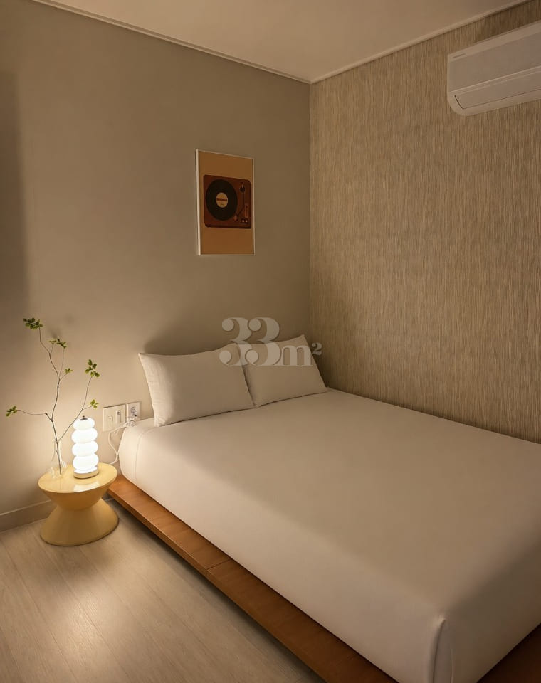 3-Room Unit in Sinlicheon Cafe Street 1th image