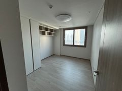 A clean house with a good view. 5th image