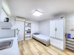 #13 Pretty Room 13th image