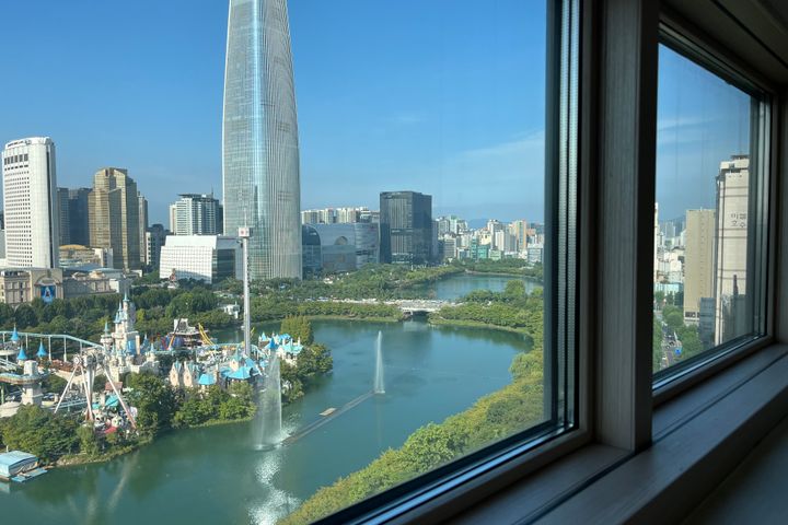 Jamsil Seokchon Lake Tower View 💖 2th image