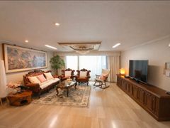 50-pyeong, three-bedroom apartment near a sub 8th image