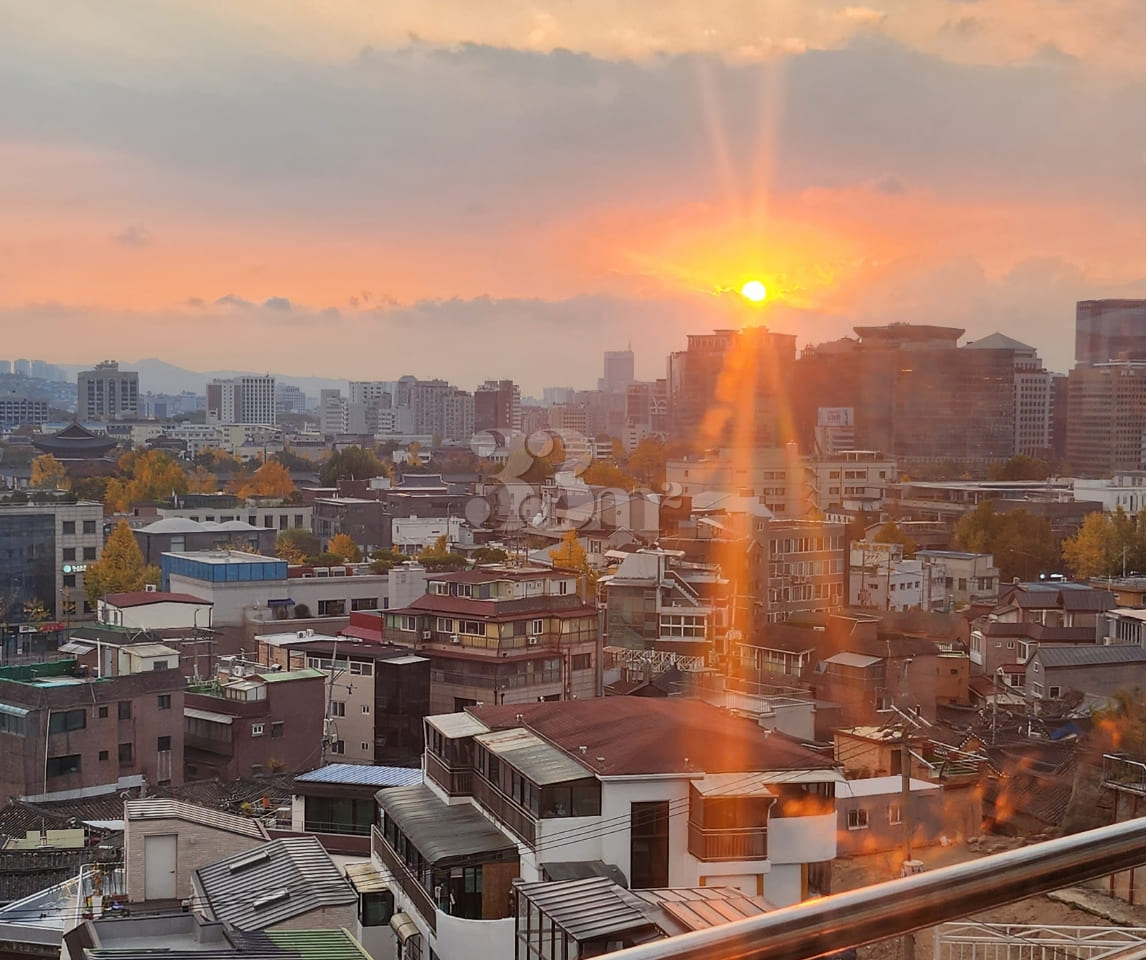 Fully furnished apartment next to Gyeongbokgu 13th image