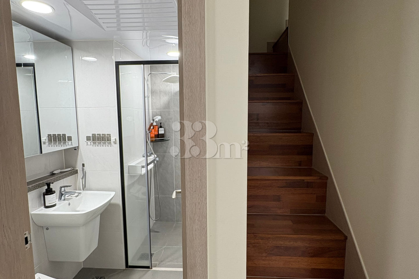 Newly built, prime location right next to Ara 11th image