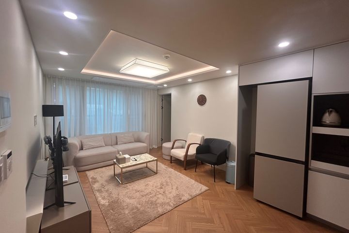 Near Hongik University Main Gate, 3 BR/2 BA 6th image
