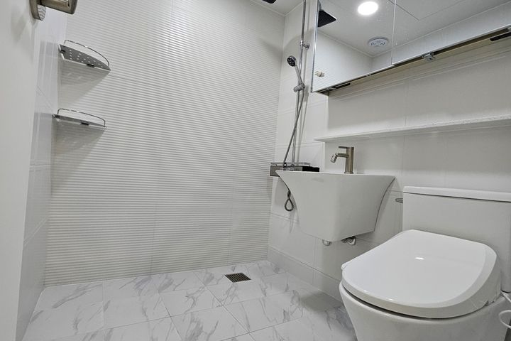 Fully furnished, comfortable home like your o 13th image