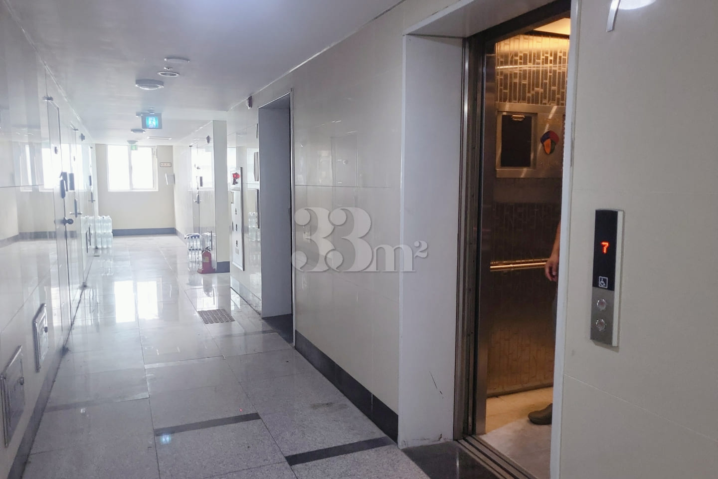 Spacious room, stylish room, close to the sta 17th image