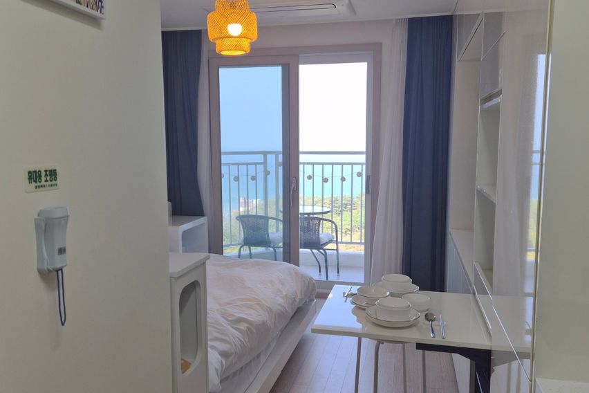 Ocean view, cooking and laundry available. 9th image