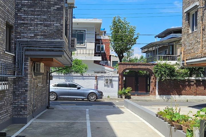 Cost-effective studio apartment with a separa 18th image
