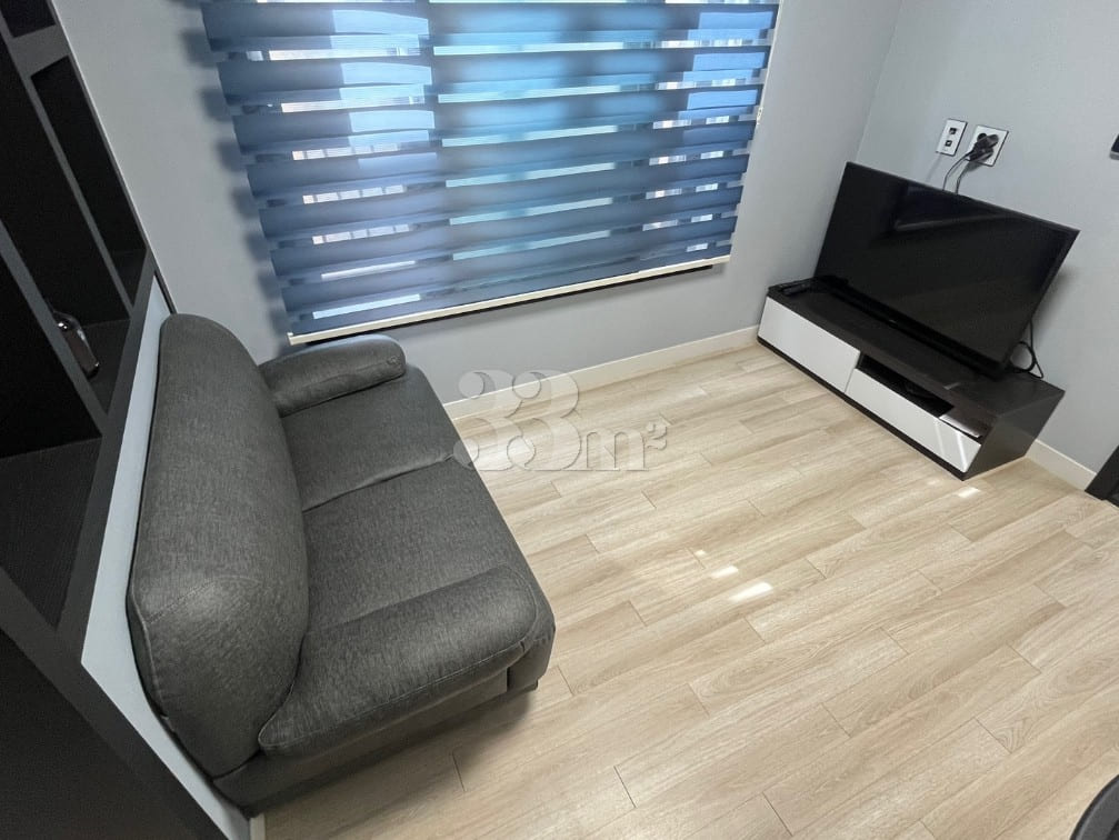A comfortable home in front of Yongjeon Middl 6th image