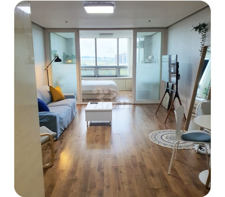 Officetel with a view of Ilsan Lake Park 0th image