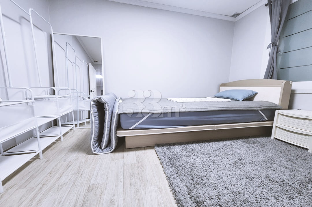 Fully furnished two-room unit, 5 minutes from 5th image