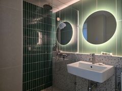 🎨Luxury Remodeled Apartment with a Great Vie 19th image