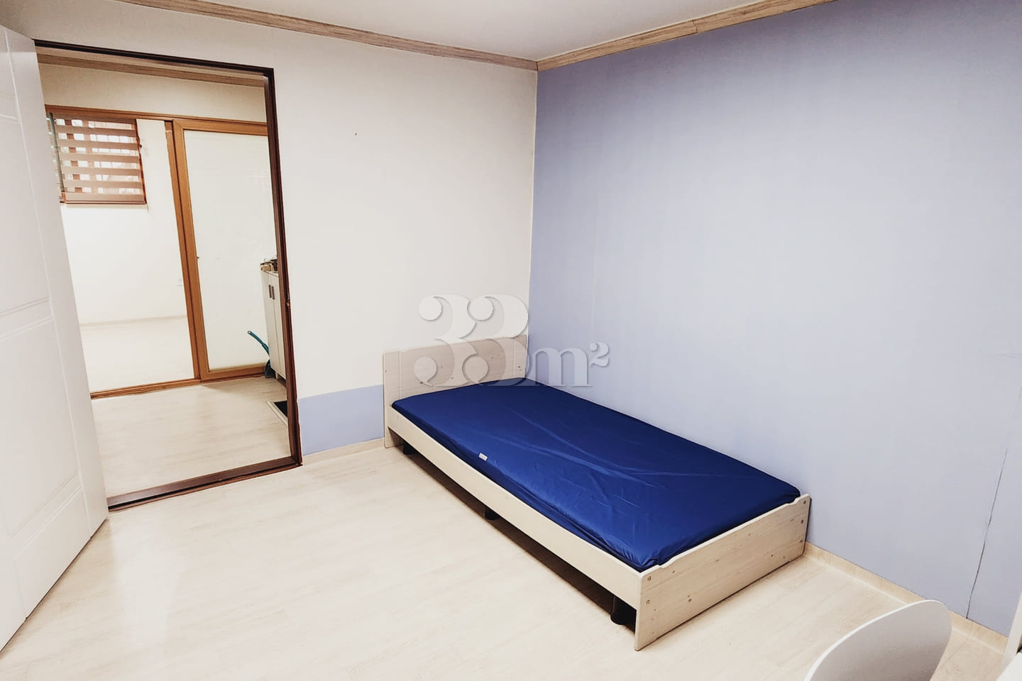 Fully furnished studio (Unit 4) with parking 6th image