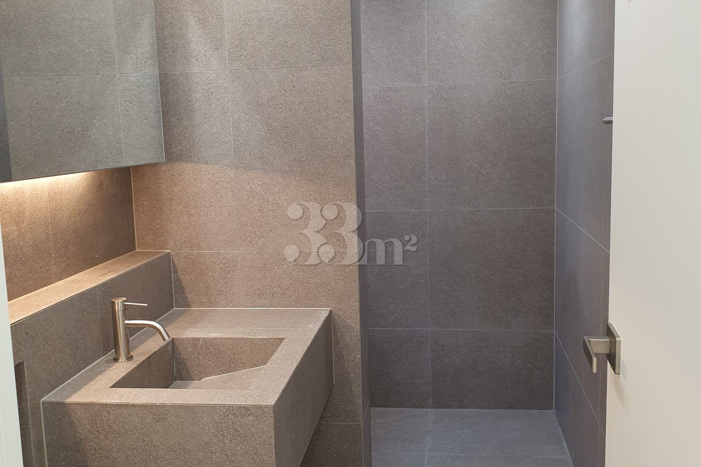 Top-of-the-line remodeled 3-room apartment in 16th image