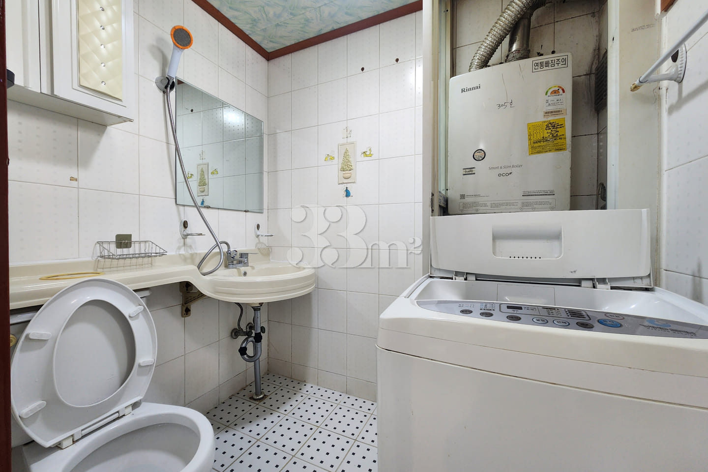 Studio apartment with a commute to Gangnam 5th image