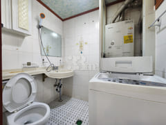 Studio apartment with a commute to Gangnam 5th image