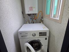 Neat two-room apartment in Doksan-dong 5th image