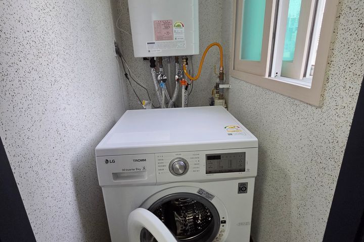 Neat two-room apartment in Doksan-dong 5th image