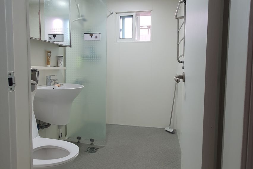 Minimalist Detached House 7th image