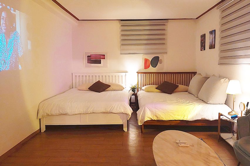 #8신촌홍대2룸3퀸침대