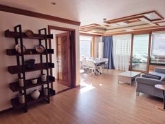 Spacious 3-bedroom villa with mountain views 3th image
