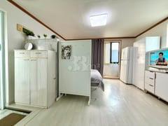 Spacious accommodation in Yeongdeungpo 6th image