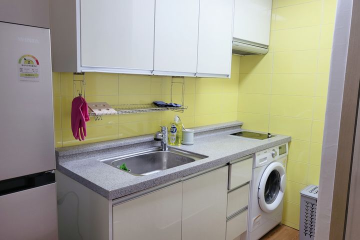Spacious room, stylish room, close to the sta 6th image