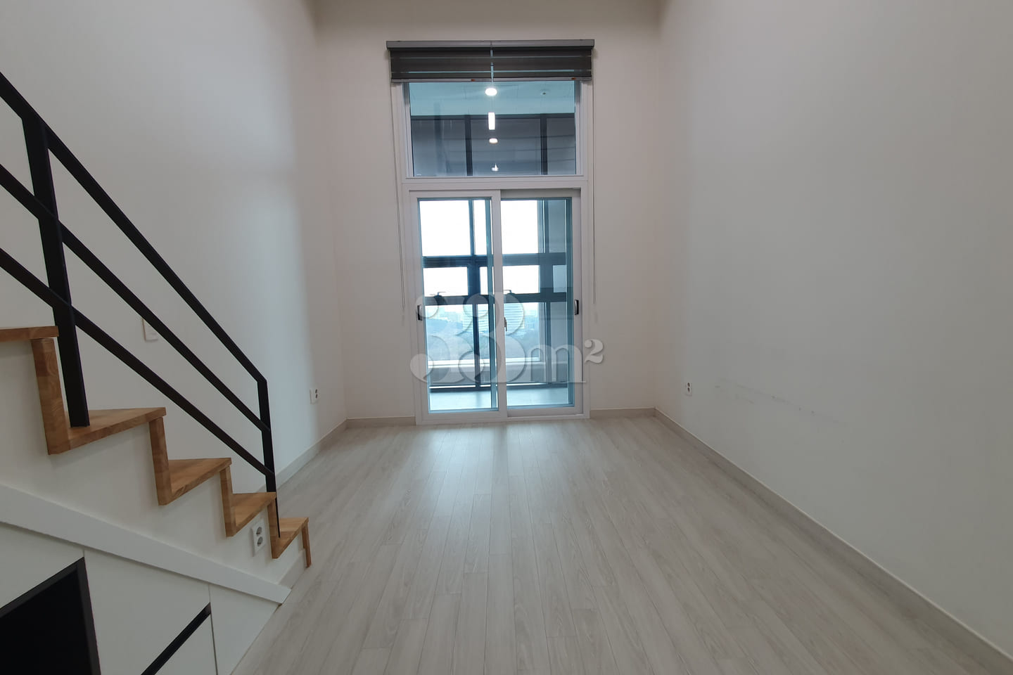 Southeast-facing duplex with a great view 1th image