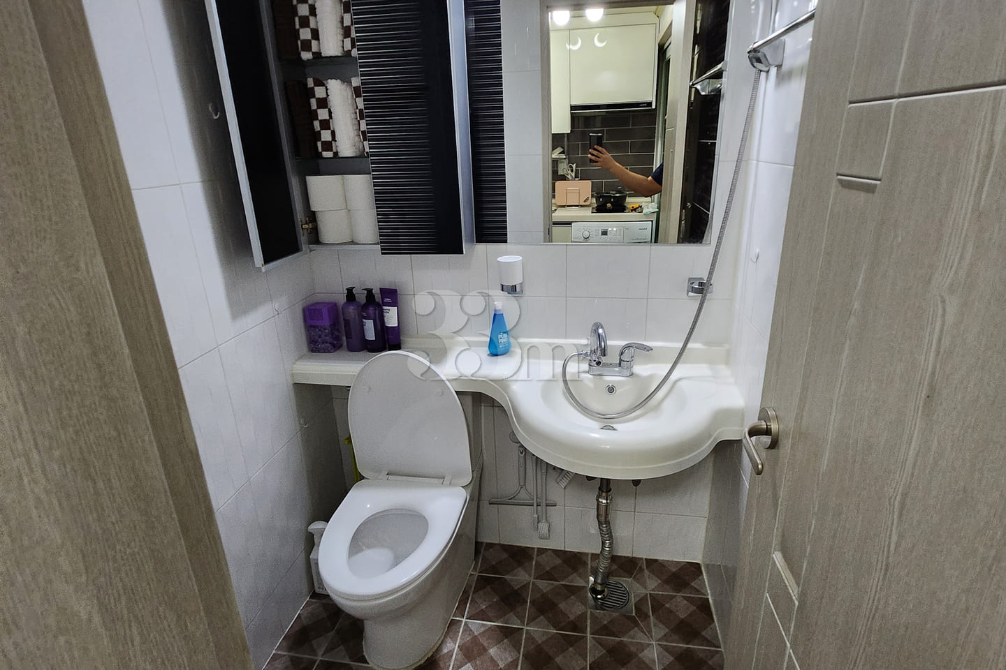 Clean duplex on Gallidan Street 8th image